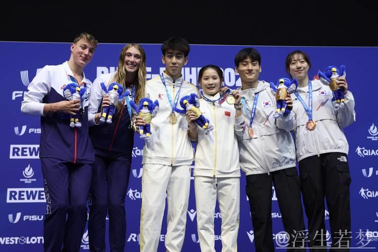 跳水世锦赛混合双人10米台颁奖典礼 跳水世锦赛混合双人10米台颁奖典礼