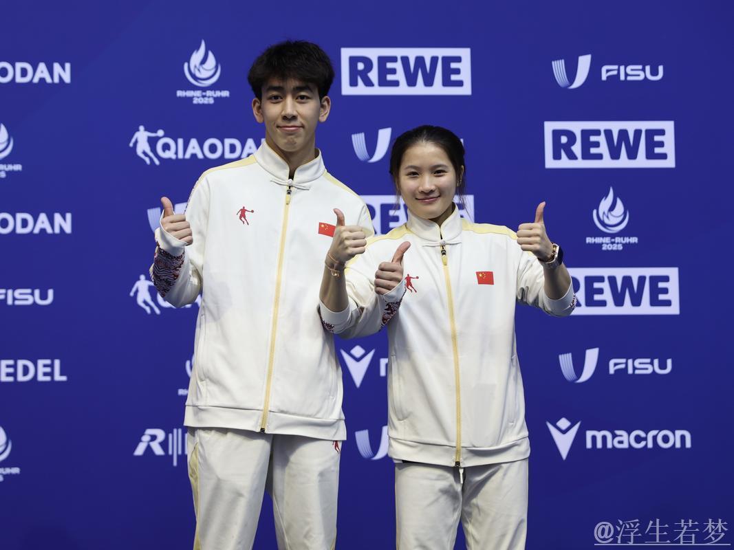 跳水世锦赛混合双人10米台颁奖典礼 跳水世锦赛混合双人10米台颁奖典礼